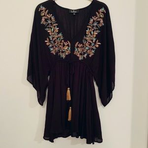 Lulu’s black dress